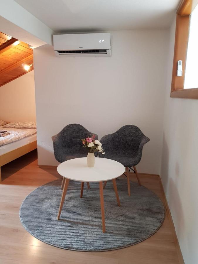 Studio Apartman Ivana 亚伊采 外观 照片