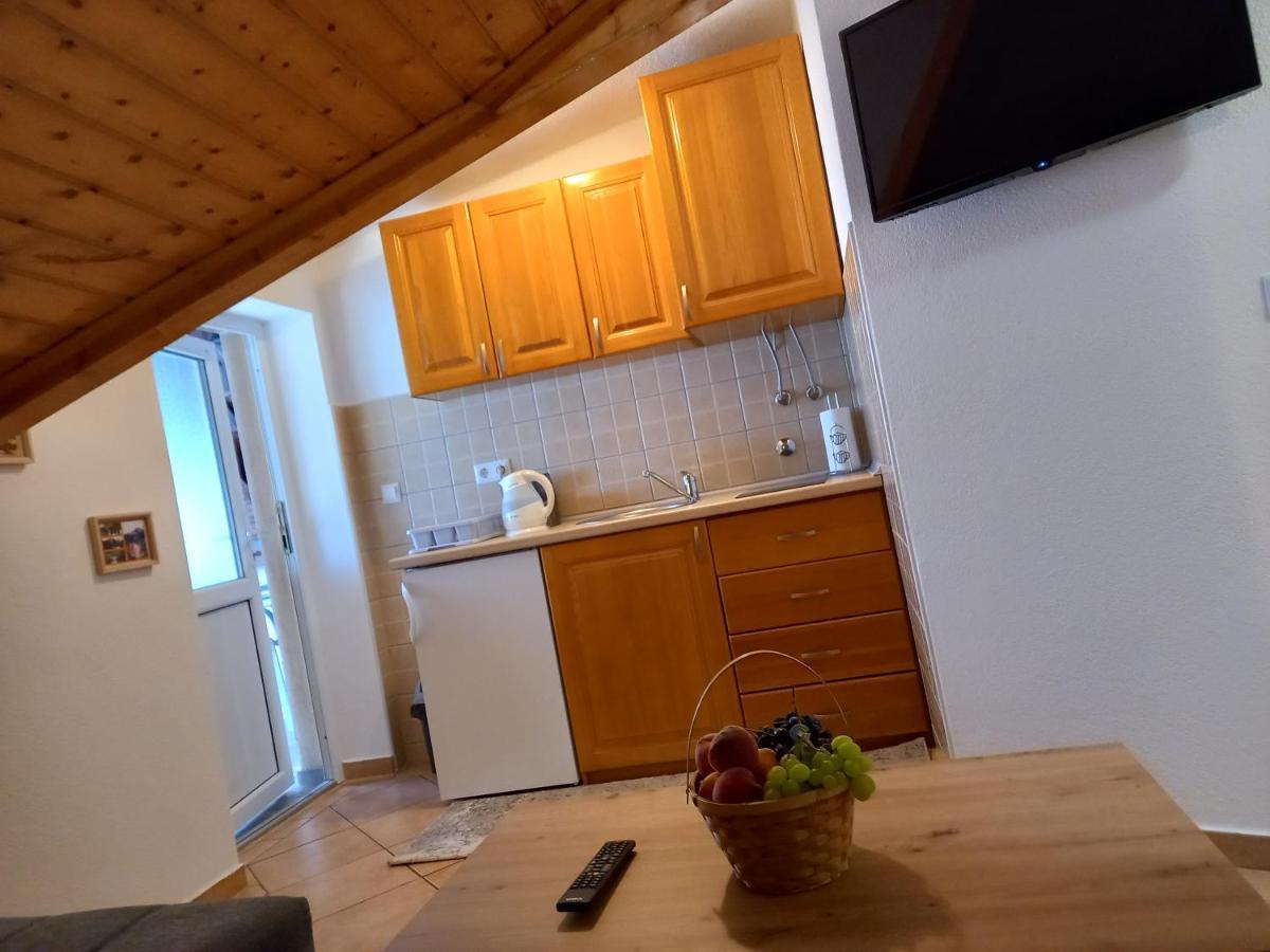 Studio Apartman Ivana 亚伊采 外观 照片