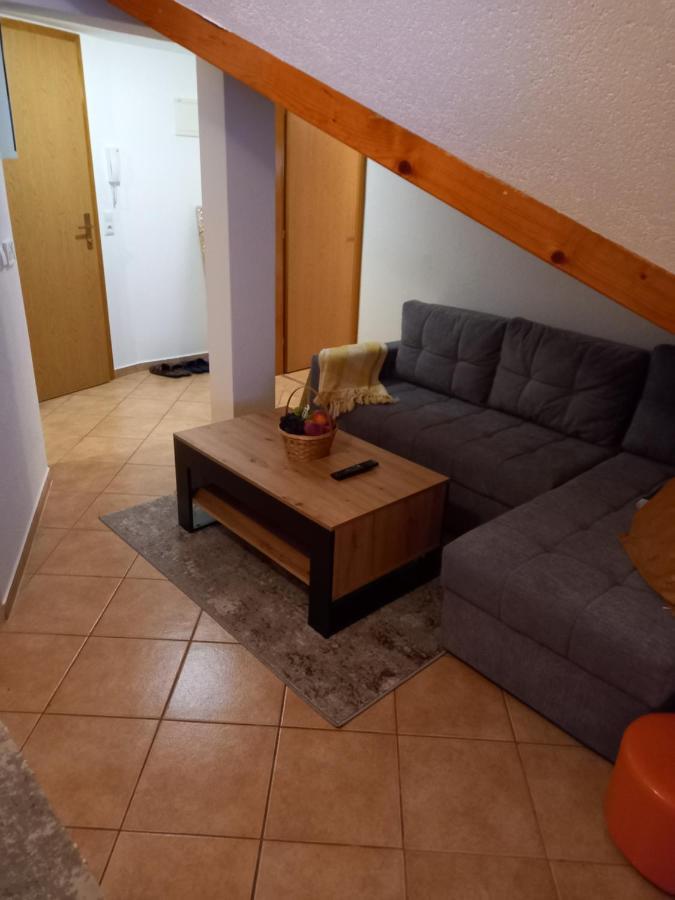 Studio Apartman Ivana 亚伊采 外观 照片
